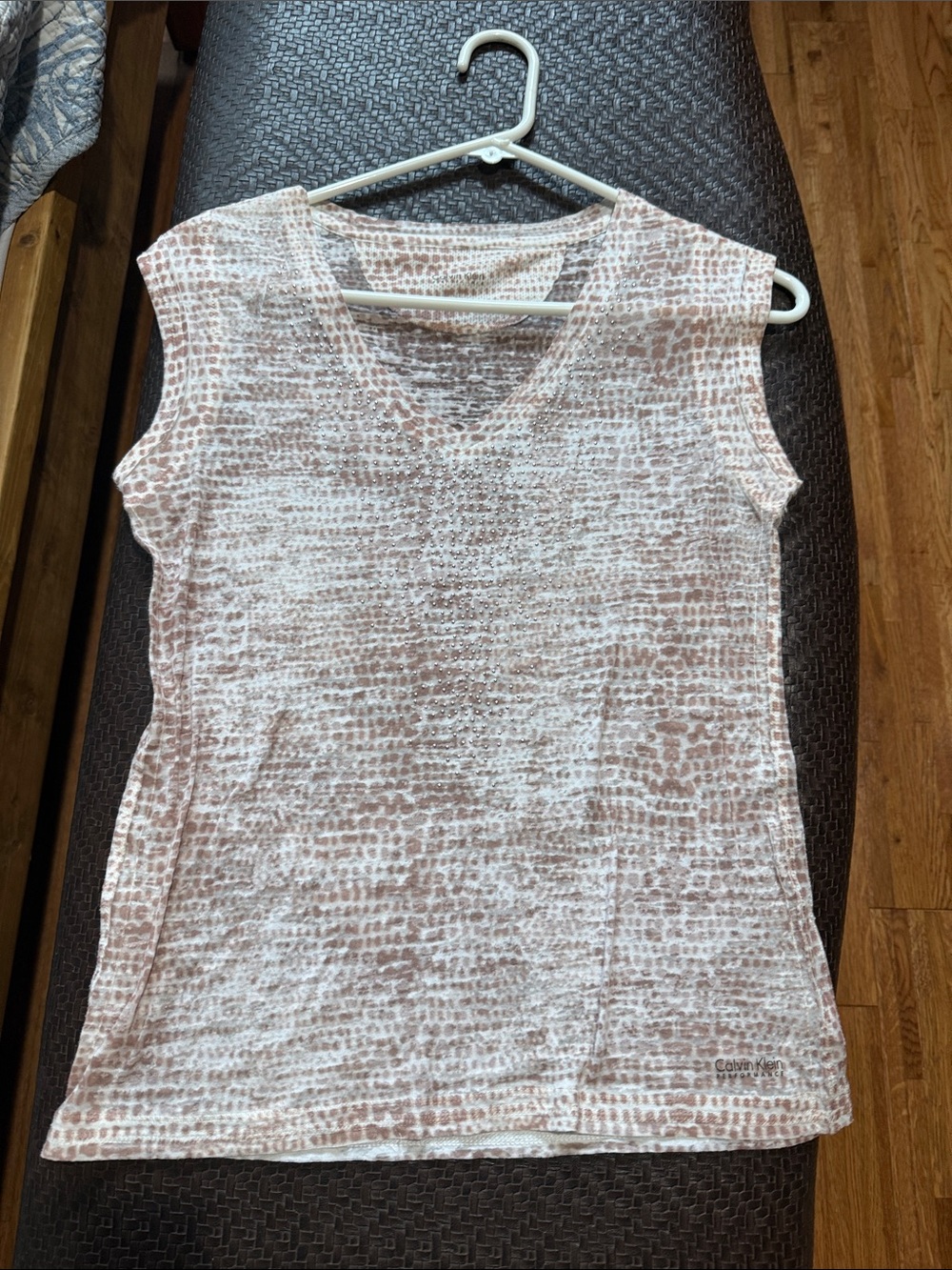 Calvin Klein Women's Blush Pink Textured V-Neck Sleeveless Tank